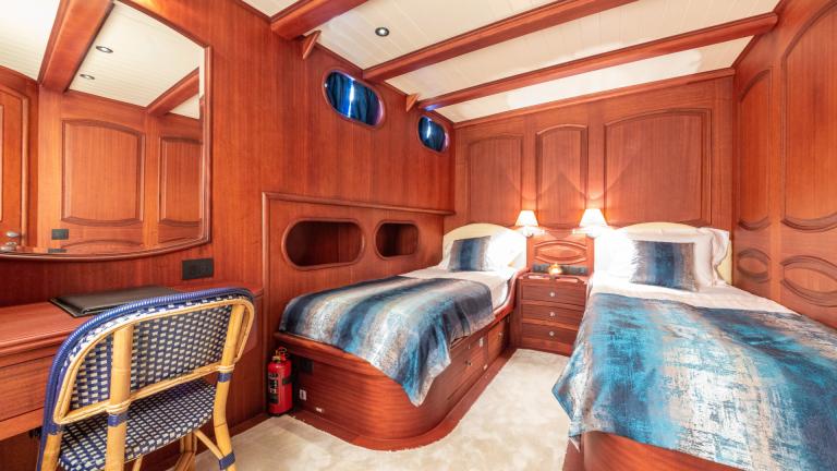 S/Y Voyage gulet bedroom with 2 separate beds and a table