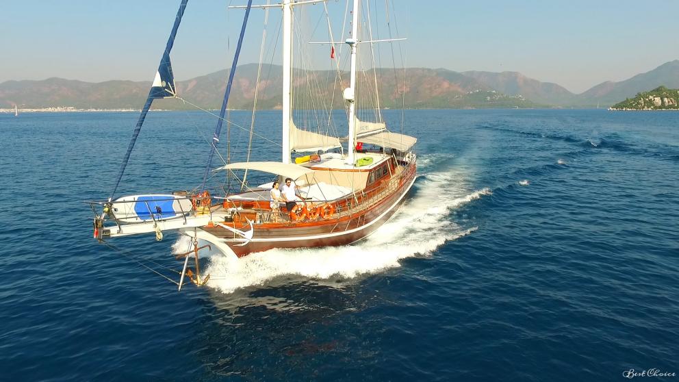 Luxury gulet Yüce Bey in the sea at full speed