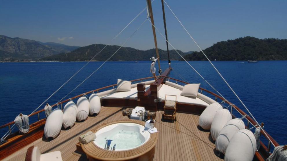 Jacuzzi on the upper deck of the Mare Nostrum gulet and a view of the majestic mountains