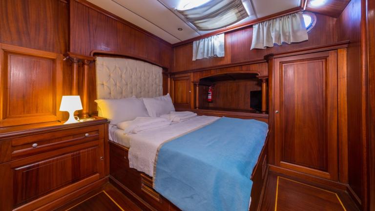 Spacious cabin with a large double bed