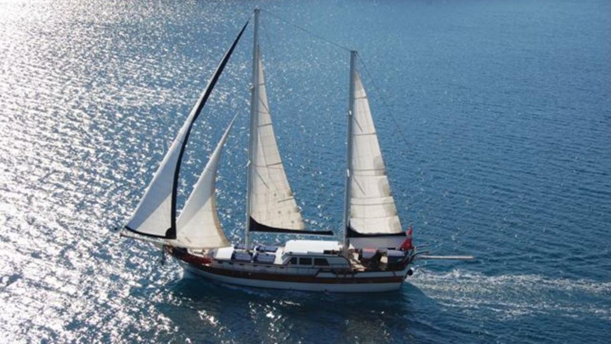 Luxurious Remzi Yılmaz Gulet on the high seas in sunny weather